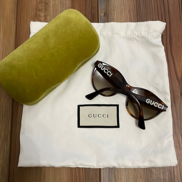 🎉HOST PICK🎉 Gucci Sunglasses - Picture 1 of 13